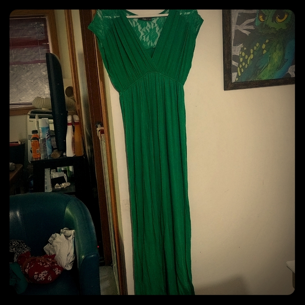 Green floor length dress w/ lace on shoulders